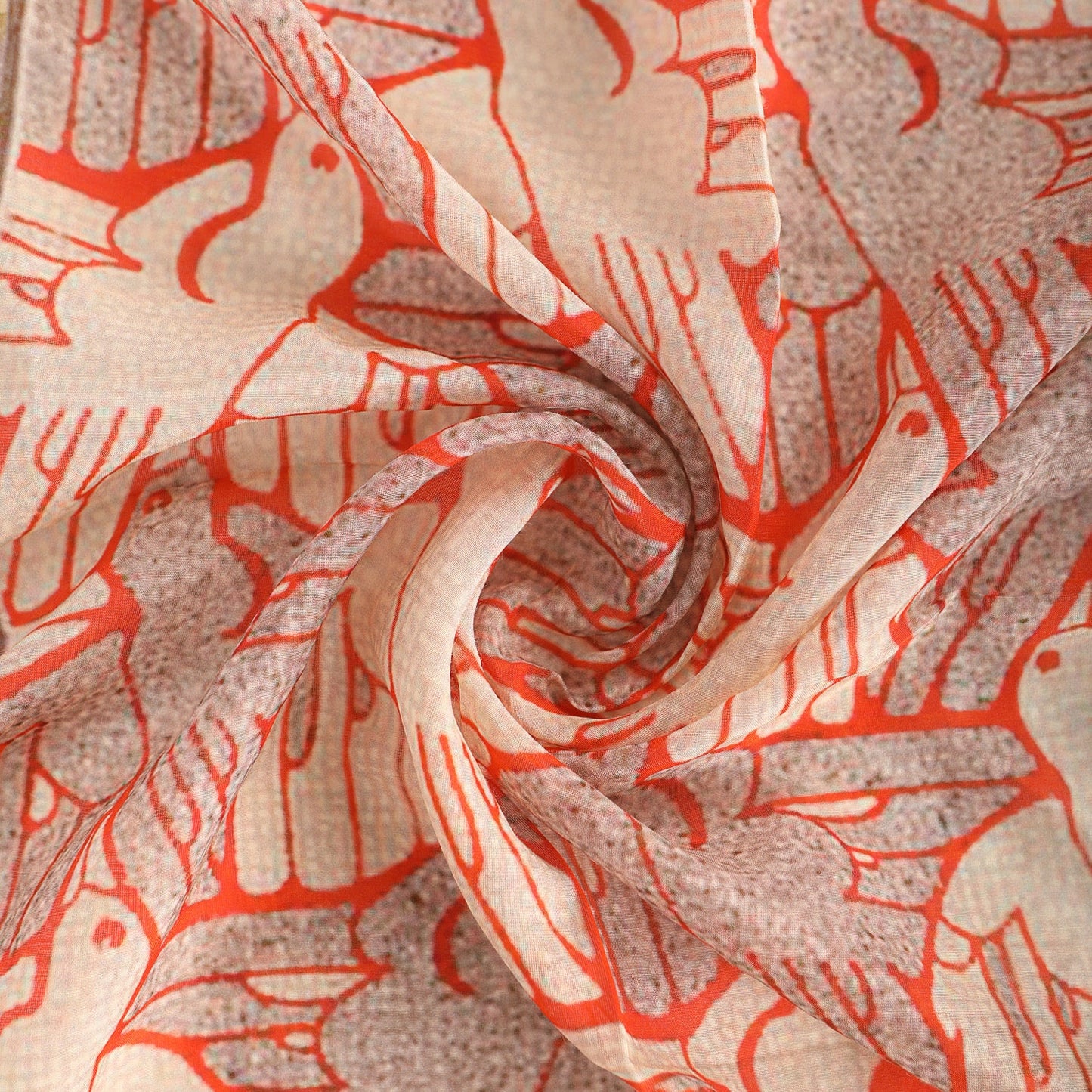 Carré en soie L'Envol des Colombes - In the frame